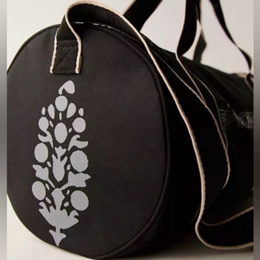 ‼️SOLD‼️ FREE PEOPLE Free People Movement Good Sport Duffle Bag - Picture 3 of 5
